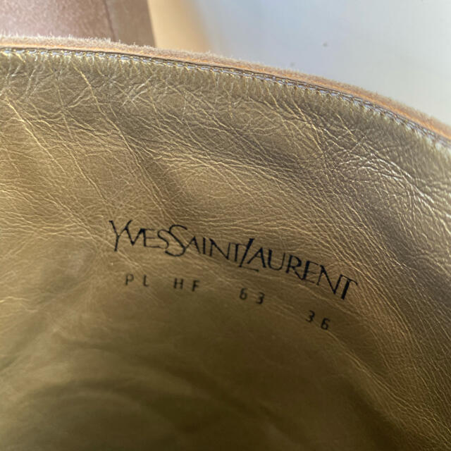 Saint Laurent(サンローラン)のイヴサンローラン　スエードロングブーツ　ベージュ　36 レディースの靴/シューズ(ブーツ)の商品写真