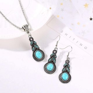 【新品未使用】ターコイズ　ネックレスとピアスのセット(ピアス)
