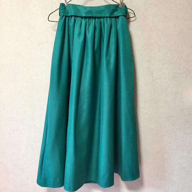【美品】グリーン❤︎リボン付き❤︎ロングスカート フレアスカート レディースのスカート(ロングスカート)の商品写真