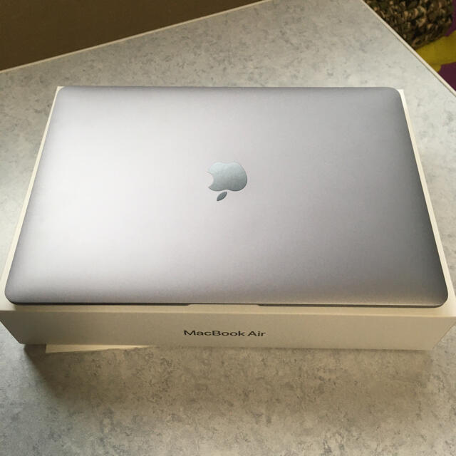 リアル Apple - 2020 MacBook Air 13インチ + おまけ ノートPC