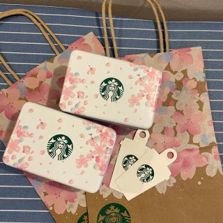 スターバックスコーヒー(Starbucks Coffee)のスターバックス　さくら＆ベリー　チョコレートクッキー缶×2個　ショッパー付き(菓子/デザート)