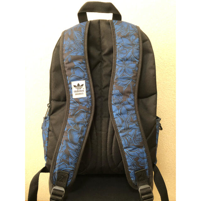 adidas(アディダス)のadidas FLOWER BACKPACK 青 美品 メンズのバッグ(バッグパック/リュック)の商品写真