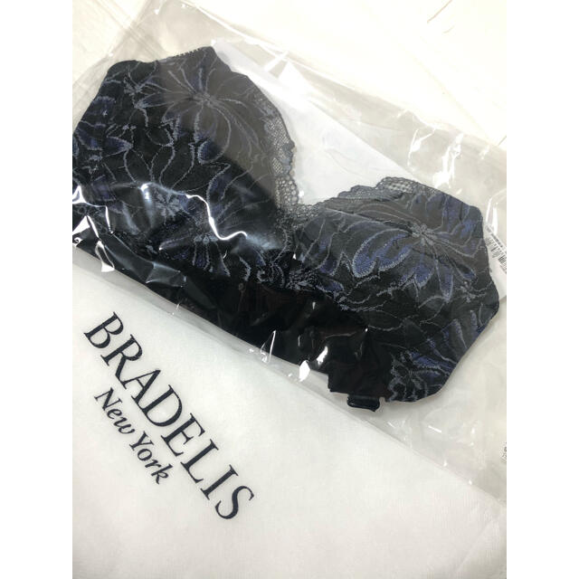 BRADELIS New York(ブラデリスニューヨーク)の新品、未開封☆ ブラデリス ノンワイヤー 補正下着 ブラック Sサイズ レディースの下着/アンダーウェア(ブラ)の商品写真