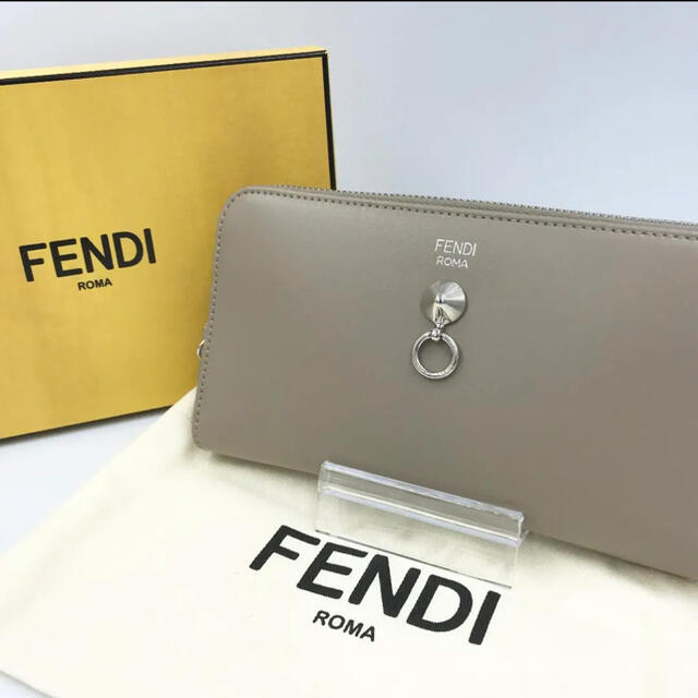 FENDI(フェンディ)の最終価格！新品 FENDI 長財布　 レディースのファッション小物(財布)の商品写真