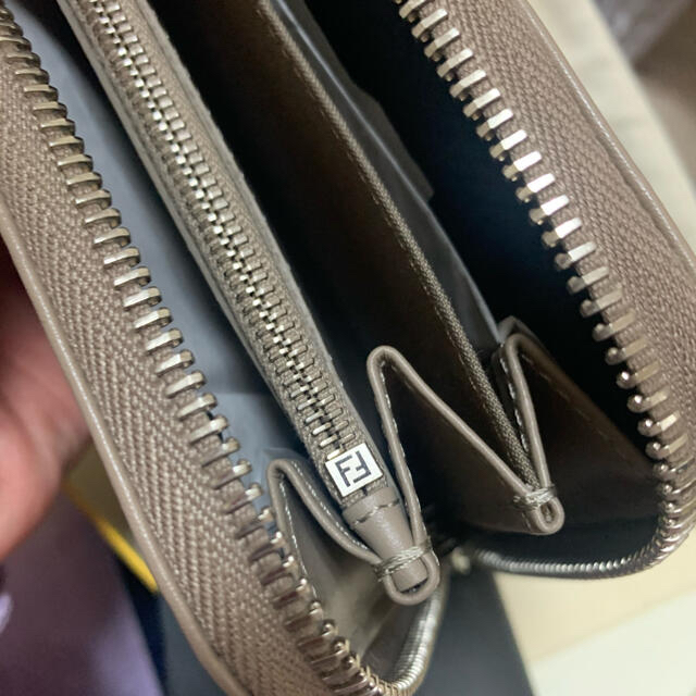 FENDI(フェンディ)の最終価格！新品 FENDI 長財布　 レディースのファッション小物(財布)の商品写真