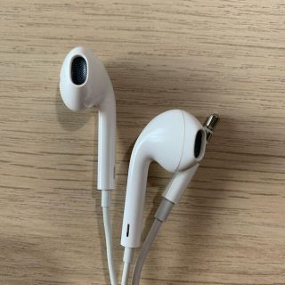 アップル(Apple)のイヤホン　Apple製品(ヘッドフォン/イヤフォン)