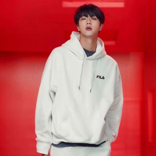 FILA BTS着用パーカー