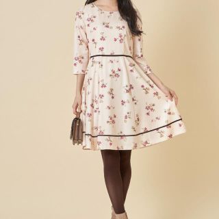 トッコ(tocco)の新品未開封 tocco closet 配色ライン入りフラワープリントワンピース(ひざ丈ワンピース)