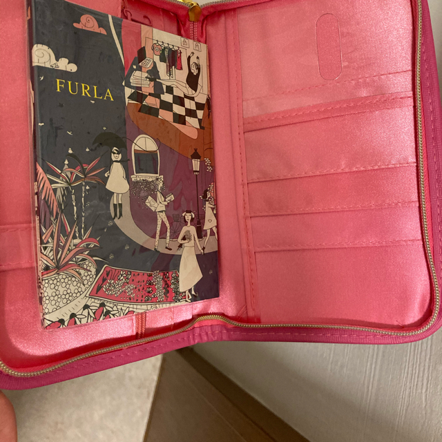 Furla(フルラ)のKazu621様専用☆フルラ　ポーチ レディースのファッション小物(ポーチ)の商品写真