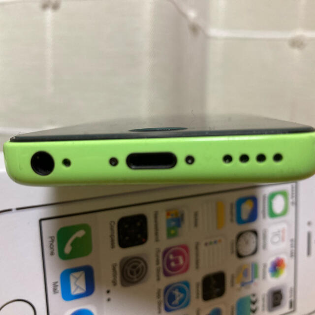 iPhone(アイフォーン)のiPhone5c  32GB グリーン docomo スマホ/家電/カメラのスマートフォン/携帯電話(スマートフォン本体)の商品写真