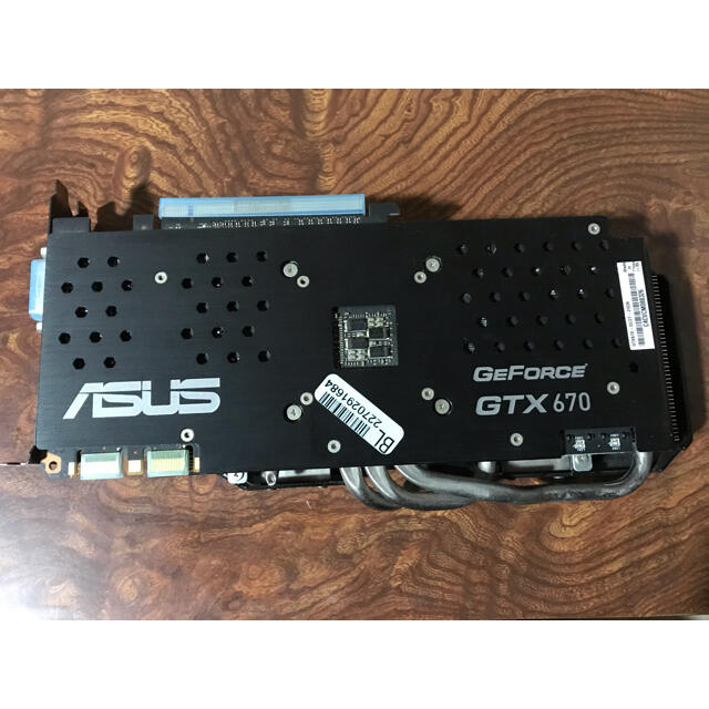 ASUS(エイスース)のASUS GeForce GTX670-DC2OG-2GD5  スマホ/家電/カメラのPC/タブレット(PCパーツ)の商品写真