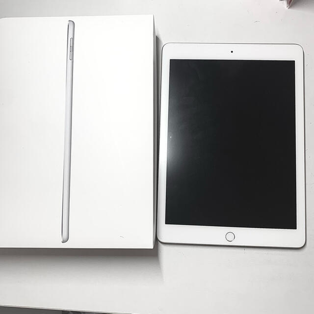 【美品】iPad 第6世代 32GB シルバー 2018