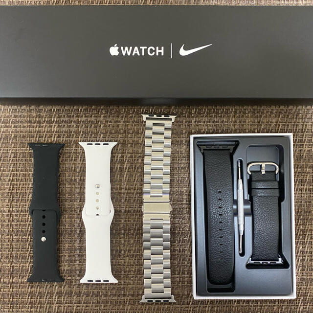 Apple Watch(アップルウォッチ)の【美品】Apple Watch series6 NIKE 44mm おまけ付き スマホ/家電/カメラのスマートフォン/携帯電話(その他)の商品写真