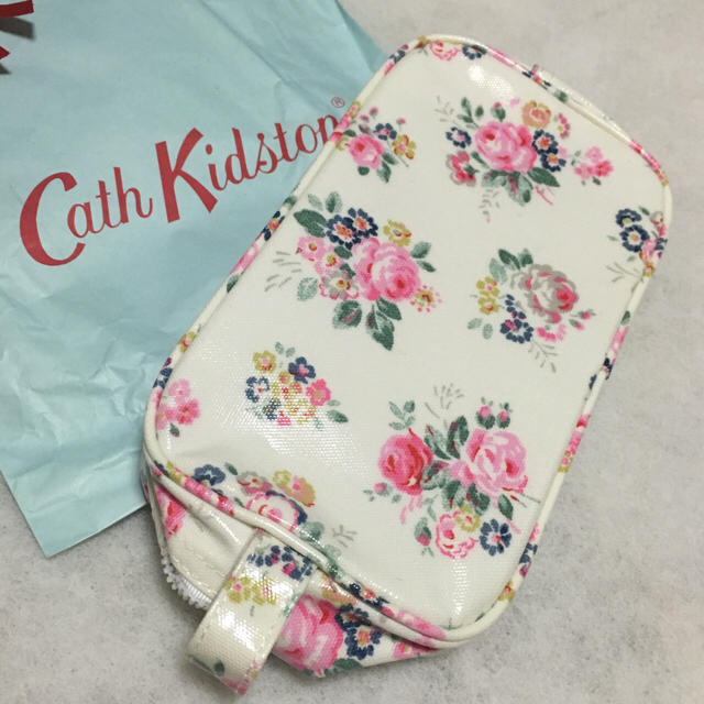 Cath Kidston(キャスキッドソン)の【新品】キャスキッドソン 花柄 ポーチ レディースのファッション小物(ポーチ)の商品写真