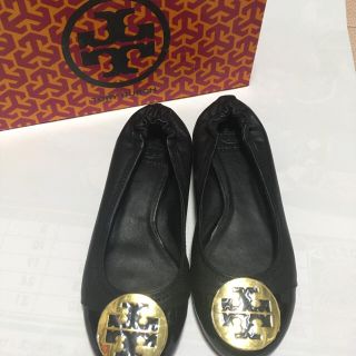 トリーバーチ(Tory Burch)のTory Burch トリーバーチ 6M ゴールド金具フラットシューズ 黒(バレエシューズ)