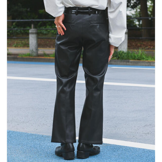 HARE(ハレ)の【Adoon plain】エコレザーフレアパンツ メンズのパンツ(スラックス)の商品写真