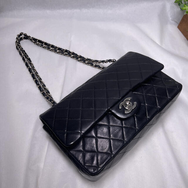 CHANEL(シャネル)のレア✨美品✨CHANEL マトラッセ　ダブルフラップ　チェーンショルダー レディースのバッグ(ショルダーバッグ)の商品写真