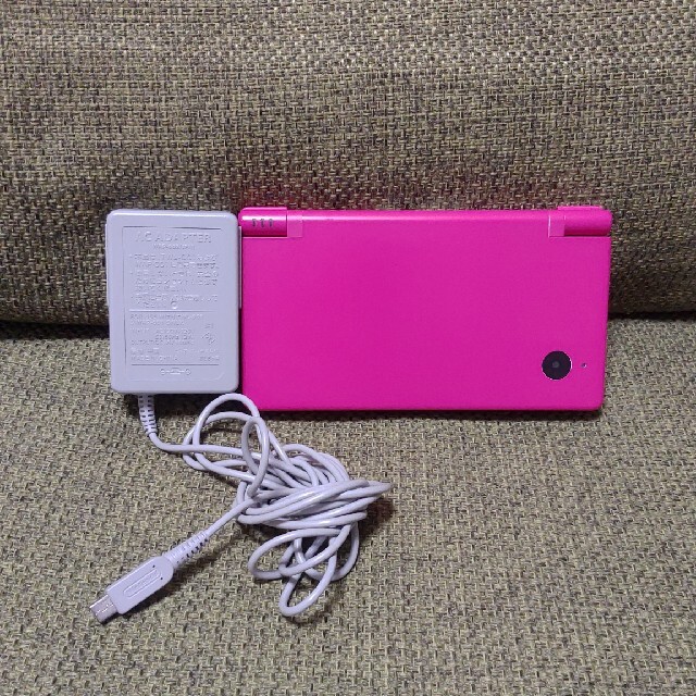 ニンテンドーDS(ニンテンドーDS)のNintendo DSi ピンク 中古品 エンタメ/ホビーのゲームソフト/ゲーム機本体(携帯用ゲーム機本体)の商品写真