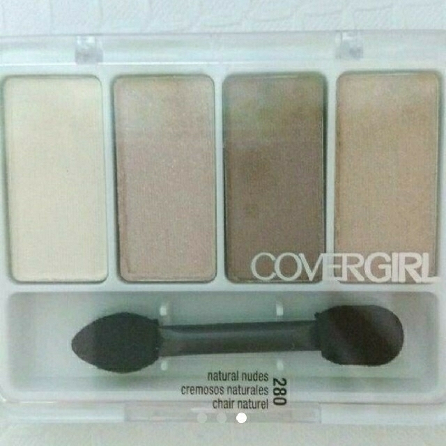 COVERGIRL(カバーガール)のCoverGirl 　アイシャドウ　新品 コスメ/美容のベースメイク/化粧品(アイシャドウ)の商品写真