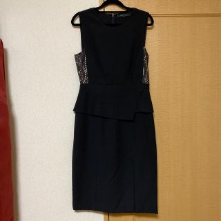 ビーシービージーマックスアズリア(BCBGMAXAZRIA)のBCBG 黒ワンピース　ペプラム　サイズ6(ひざ丈ワンピース)