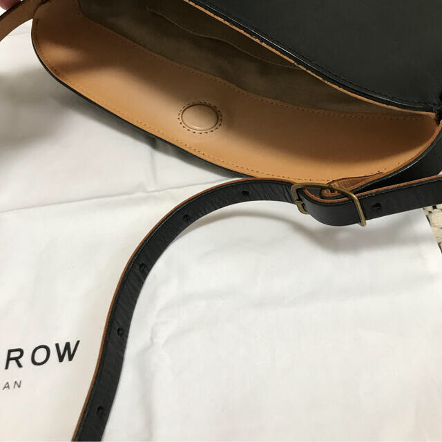 MARROW カーブレザーショルダーバッグ レディースのバッグ(ショルダーバッグ)の商品写真