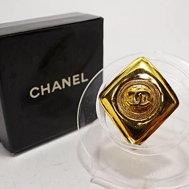 CHANEL(シャネル)の正規品 シャネル✨ゴールド ブローチ✨ レディースのアクセサリー(ブローチ/コサージュ)の商品写真