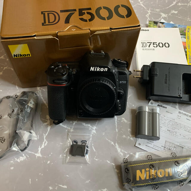 Nikon(ニコン)のこーじ様専用　Nikon D7500 カメラ本体　単焦点レンズセット スマホ/家電/カメラのカメラ(デジタル一眼)の商品写真