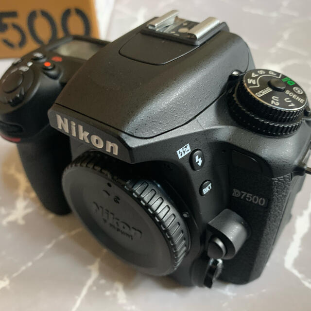 Nikon(ニコン)のこーじ様専用　Nikon D7500 カメラ本体　単焦点レンズセット スマホ/家電/カメラのカメラ(デジタル一眼)の商品写真