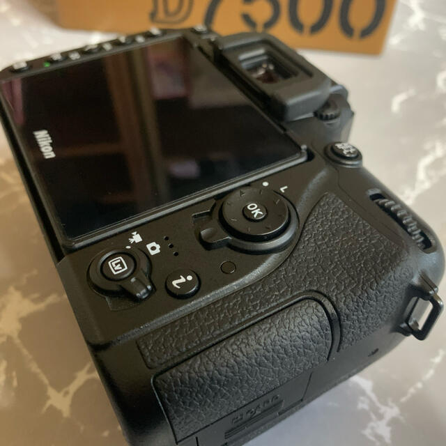 Nikon(ニコン)のこーじ様専用　Nikon D7500 カメラ本体　単焦点レンズセット スマホ/家電/カメラのカメラ(デジタル一眼)の商品写真