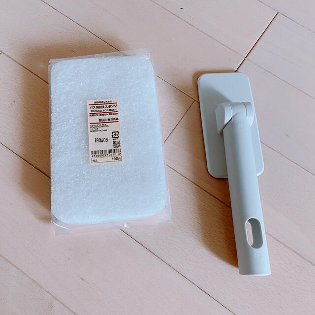 MUJI (無印良品)(ムジルシリョウヒン)の新品バス用替えスポンジ+取手【無印良品】 インテリア/住まい/日用品の日用品/生活雑貨/旅行(タオル/バス用品)の商品写真