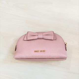 ミュウミュウ(miumiu)のmiumiu ポーチ ピンク レザー(ポーチ)