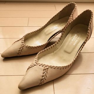 バーバリー(BURBERRY)のBURBERRY バーバリー　パンプス　23cm  ベージュ　アイボリー　靴　(ハイヒール/パンプス)