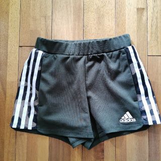 アディダス(adidas)のアディダス ショートパンツ カーキ 130(パンツ/スパッツ)