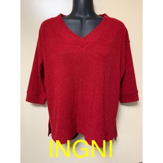 イング(INGNI)のINGNI   Vニット トップス カットソー　レッド　Mサイズ(ニット/セーター)