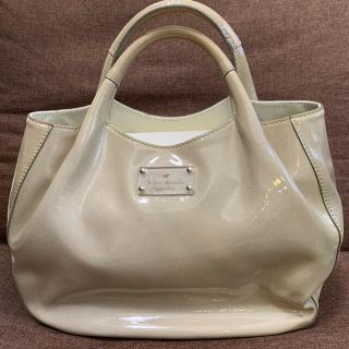 ケイトスペードニューヨーク(kate spade new york)のケイトスペード　エナメル　トートバッグ(トートバッグ)