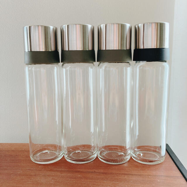 iwaki イワキ 耐熱ガラス オイル差し3本 密閉醤油差し 250mlの通販 by min|ラクマ iwaki オイル差し250ml 3本