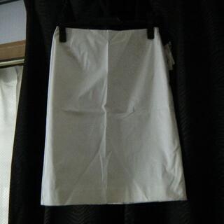 オフオン(OFUON)のサイズ36　Ofuon　ホワイトのタイトスカート　未使用タグ付き(ひざ丈スカート)