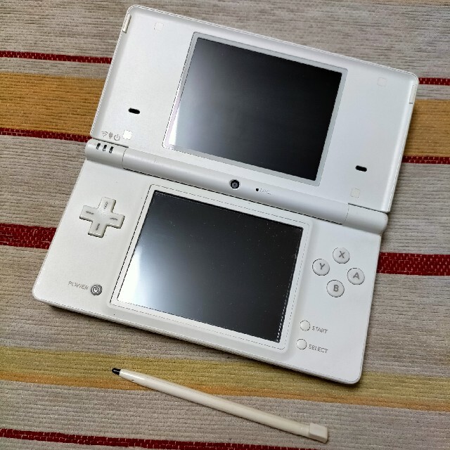 ニンテンドーDS(ニンテンドーDS)のNintendo DSi ホワイト エンタメ/ホビーのゲームソフト/ゲーム機本体(携帯用ゲーム機本体)の商品写真