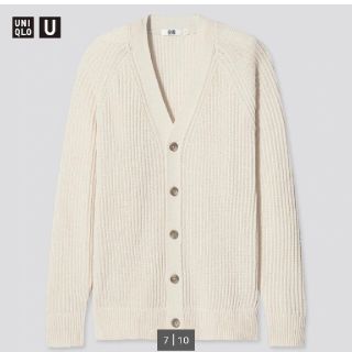 ユニクロ(UNIQLO)の今週のみのお値下げ！ユニクロU ラグランVネックカーディガン ナチュラルSサイズ(カーディガン)