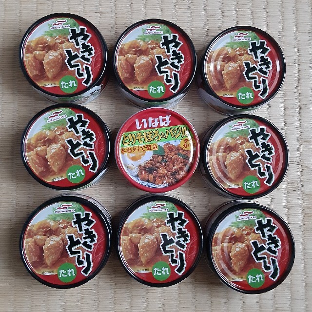 やきとり　とりそぼろとバジル　缶詰 食品/飲料/酒の加工食品(缶詰/瓶詰)の商品写真