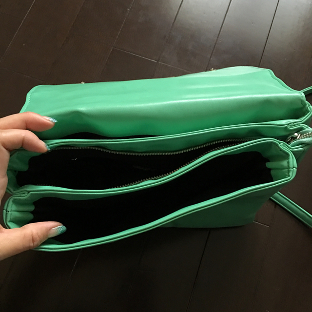 AZUL by moussy(アズールバイマウジー)のエメラルドショルダー☆MOUSSY レディースのバッグ(ショルダーバッグ)の商品写真