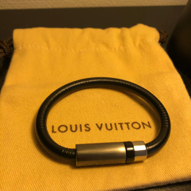 LOUIS VUITTON(ルイヴィトン)のルイヴィトン　LOUIS VUITTON レザーブレスレット レディースのアクセサリー(ブレスレット/バングル)の商品写真