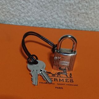 エルメス(Hermes)のHERMES シルバー カデナパドロック南京錠、鍵2本付き！(ネックレス)