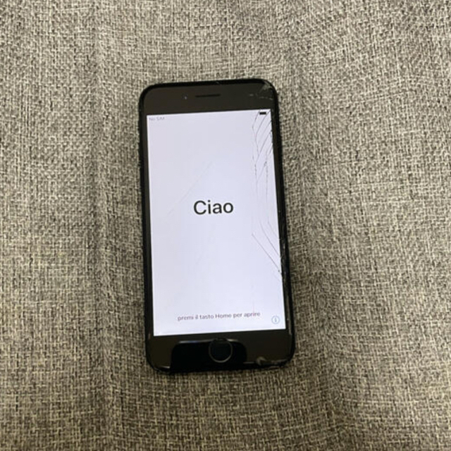 iPhone(アイフォーン)のiPhone 7 Black 128 GB docomo スマホ/家電/カメラのスマートフォン/携帯電話(スマートフォン本体)の商品写真