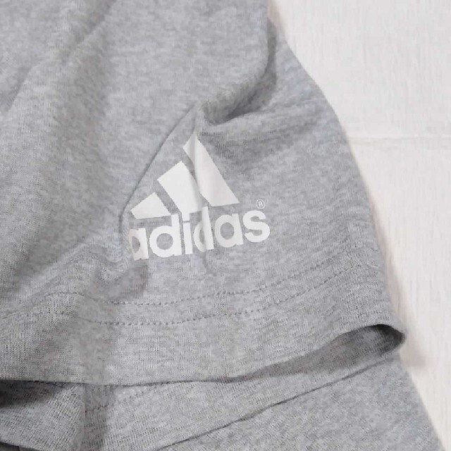 adidas(アディダス)のタイムセール値下げアディダスTシャツ　グレーホワイト メンズのトップス(Tシャツ/カットソー(半袖/袖なし))の商品写真