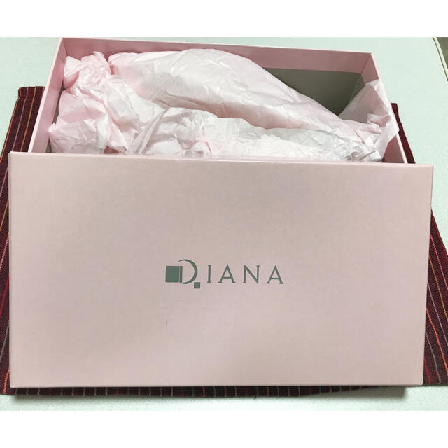 DIANA(ダイアナ)の【DIANA】オープントゥパンプス　エナメル　ベージュ　24.5cm レディースの靴/シューズ(ハイヒール/パンプス)の商品写真