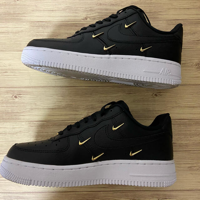 NIKE(ナイキ)のNIKE WMNS AIR FORCE 1 ’07 LX  レディースの靴/シューズ(スニーカー)の商品写真