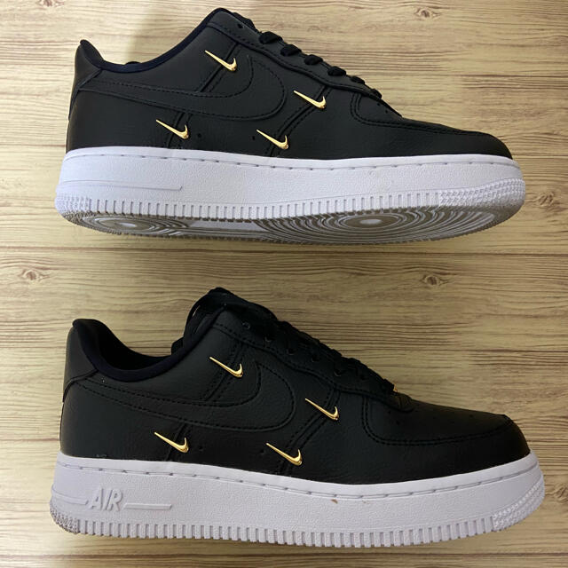 NIKE(ナイキ)のNIKE WMNS AIR FORCE 1 ’07 LX  レディースの靴/シューズ(スニーカー)の商品写真