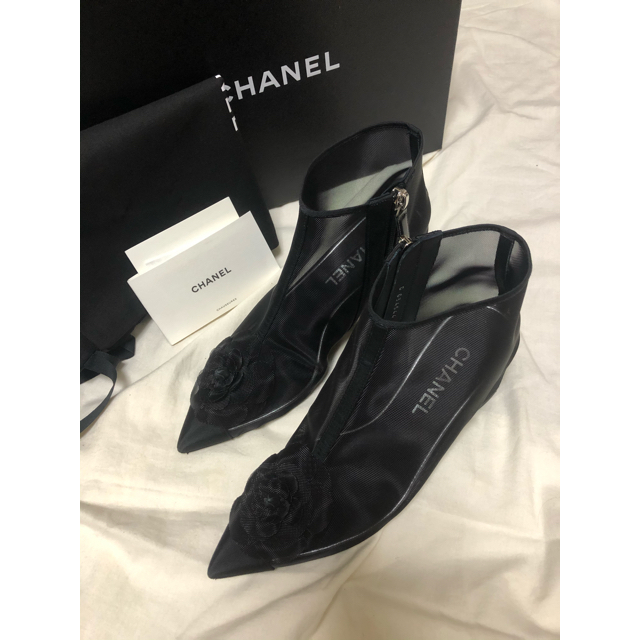 CHANEL(シャネル)の値下げ　美品　シャネル　チュール　ショートブーツ レディースの靴/シューズ(ブーツ)の商品写真