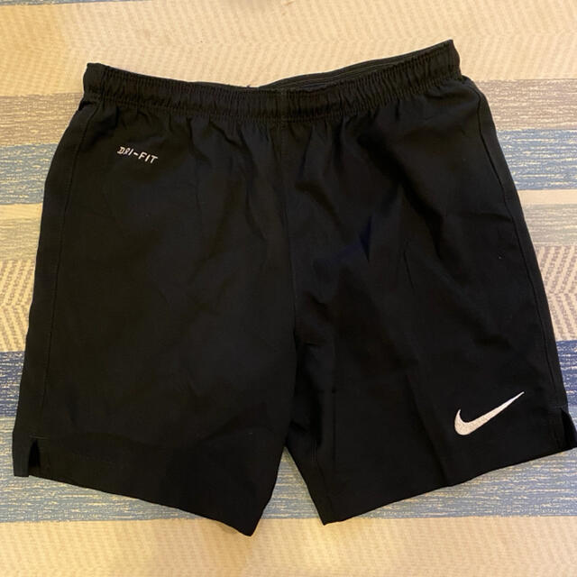 NIKE(ナイキ)のNIKE  短パンXS　スポーツ キッズ/ベビー/マタニティのキッズ服男の子用(90cm~)(パンツ/スパッツ)の商品写真